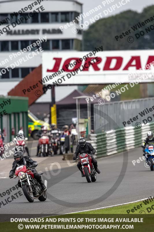 Vintage motorcycle club;eventdigitalimages;mallory park;mallory park trackday photographs;no limits trackdays;peter wileman photography;trackday digital images;trackday photos;vmcc festival 1000 bikes photographs